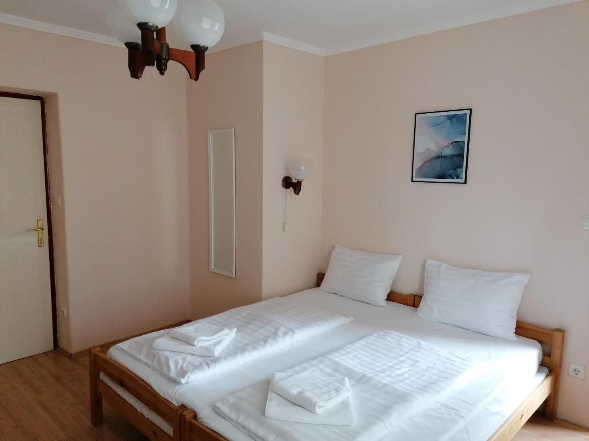 Bed and Breakfast Hullam Panzio à Hajdúszoboszló Extérieur photo