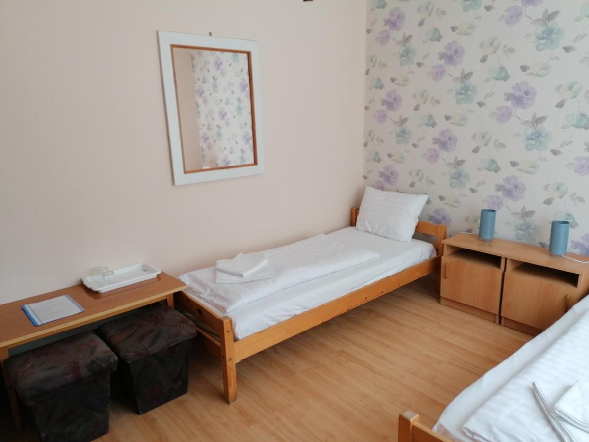 Bed and Breakfast Hullam Panzio à Hajdúszoboszló Extérieur photo