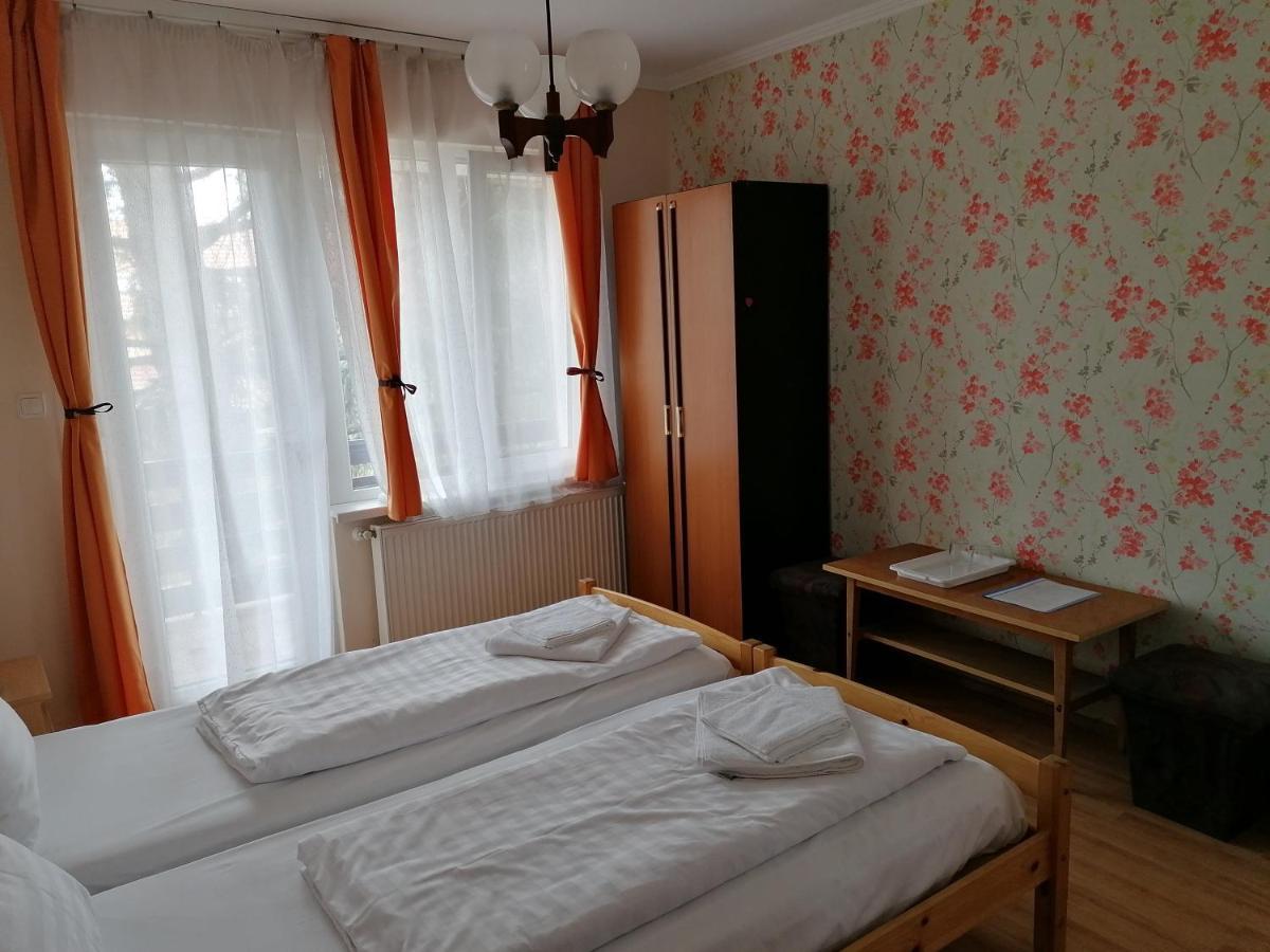 Bed and Breakfast Hullam Panzio à Hajdúszoboszló Extérieur photo