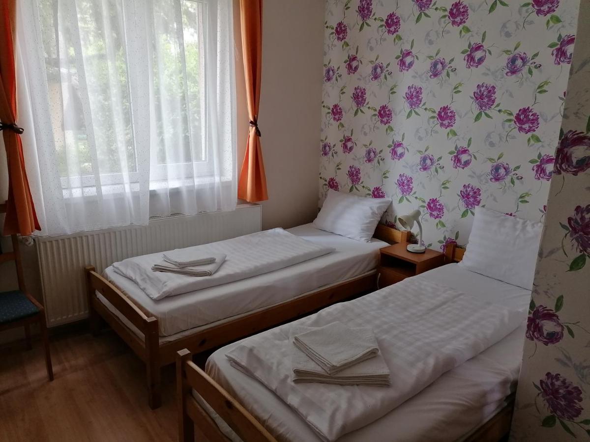 Bed and Breakfast Hullam Panzio à Hajdúszoboszló Extérieur photo