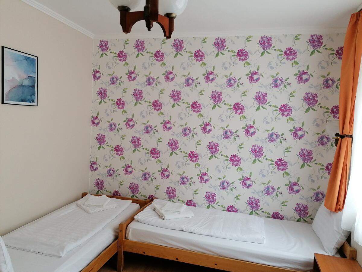 Bed and Breakfast Hullam Panzio à Hajdúszoboszló Extérieur photo