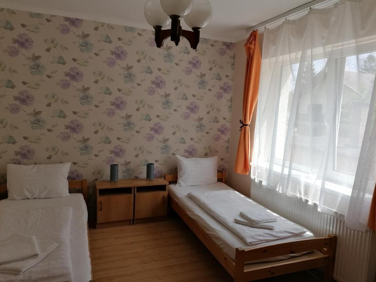 Bed and Breakfast Hullam Panzio à Hajdúszoboszló Extérieur photo